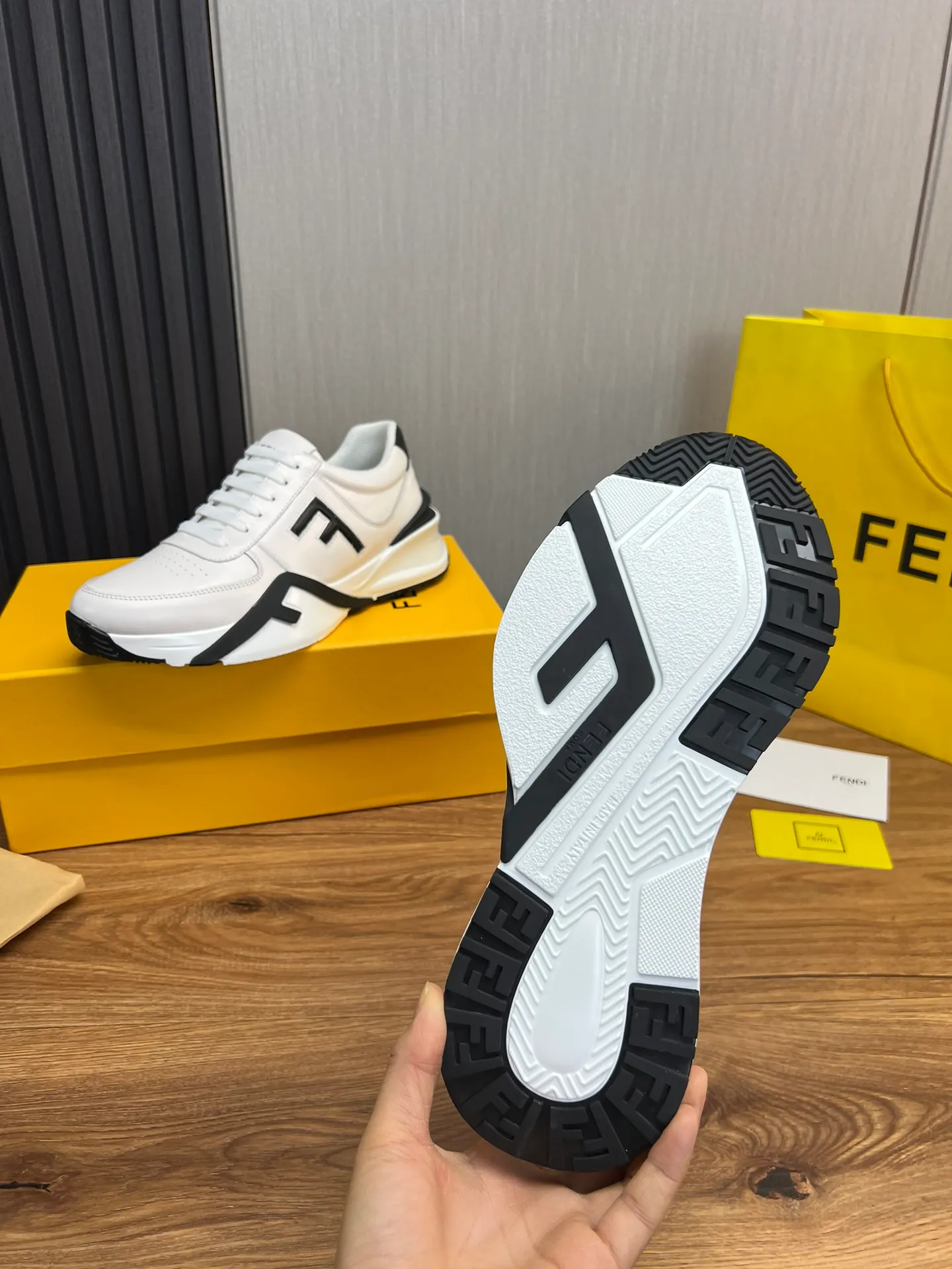 Men's shoes 💰520💰 Fendi [Fendi] hot style is on the market 🔥Fashionable casual men's shoes 🔱 Made of original cowhide + breathable mesh lining + sheepskin feet, perfect shape, top quality, you deserve it 🔜Original outsole, ultra-light, non-slip and wear-resistant 👣 Standard size 38-44 (customized in 45)